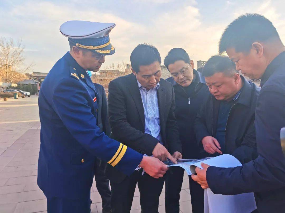 平遥县代县长魏江峰在保质保量的前提下加快新站施工进度