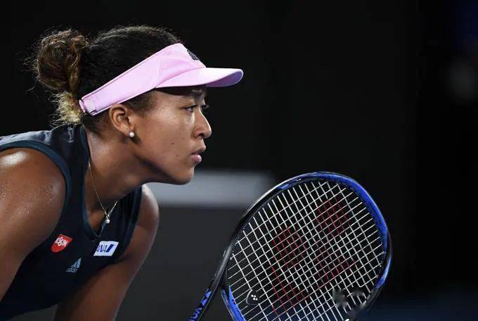 混血的大阪直美金光闪闪的网坛新女皇