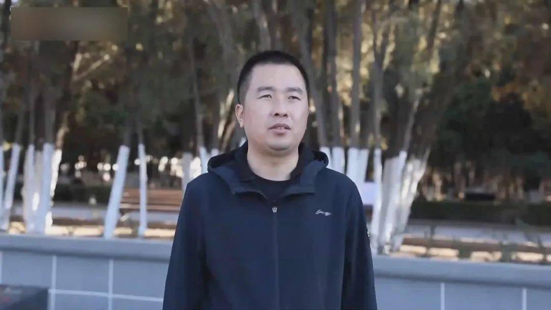 图｜陈红军同学 郭怀04大学班主任回忆烈士陈红军时哽咽：每次探亲都会来