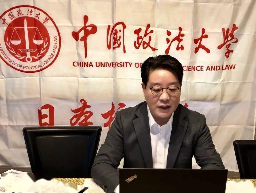 何连明律师在网络直播讲座最后,何律师以积淀的丰富法律实务经验及