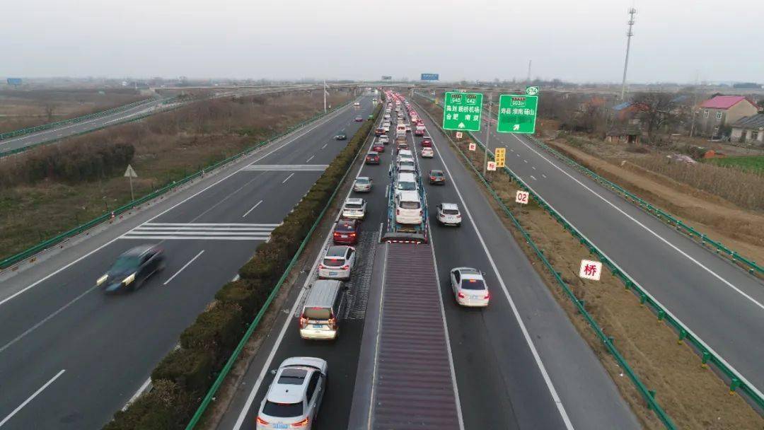 2月18—21日,安徽交控集团六安北中心所辖合六叶高速迎来了春节长假