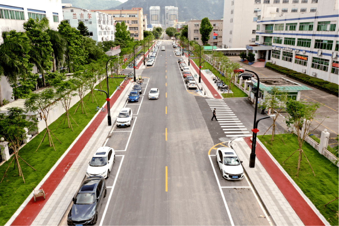 为解决园区道路老旧,无序停车,片区阻隔,交通不畅等问题,香洲区投资4.