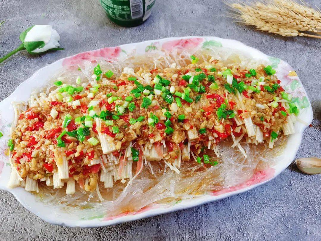 蒜蓉粉丝金针菇,超级下饭,怎么吃都不会腻