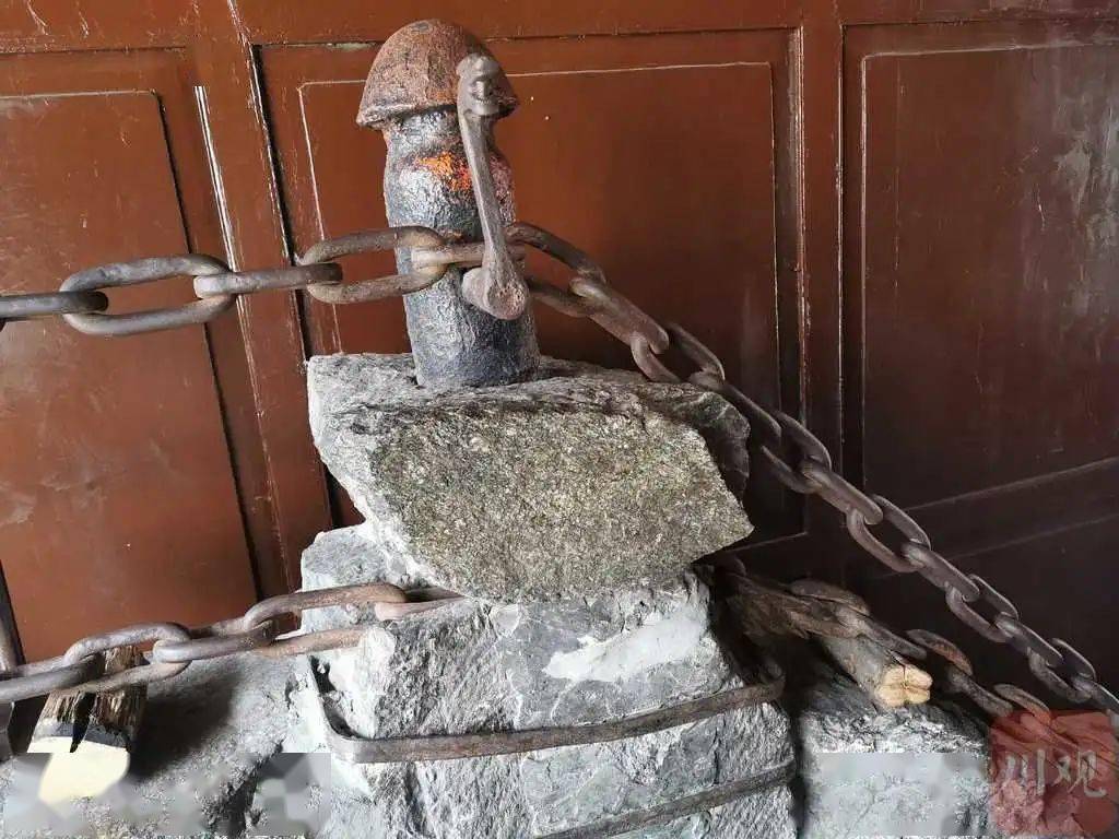 泸定桥柱石1980年,杨成武将军亲临泸定桥,回忆这段历史,再现了很多