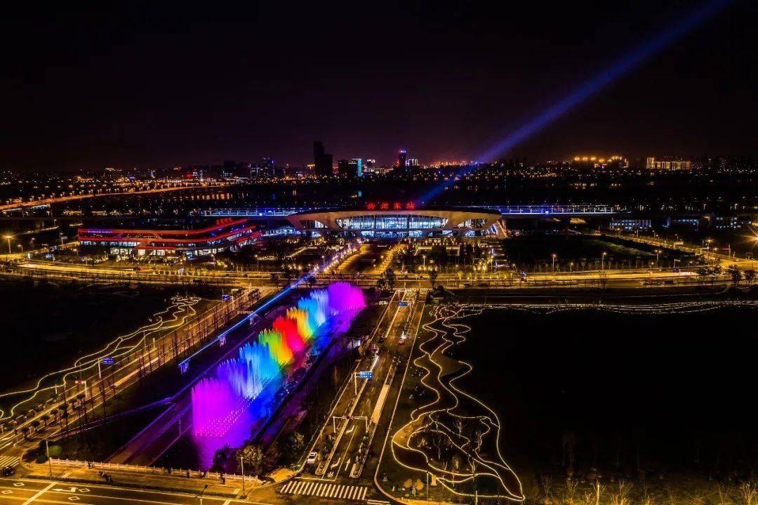 先睹为快!扬州东站韩万河光影水秀试调中,正式亮相时间是