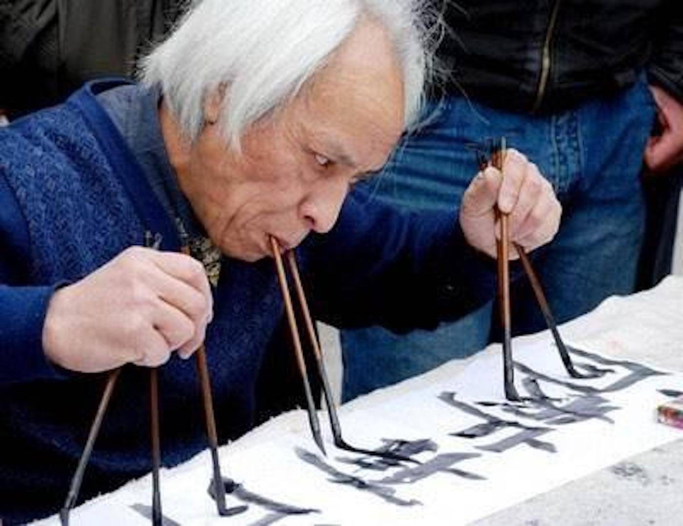 江湖书家用胡子和嘴创作书法作品年入百万远远超过专业书法家