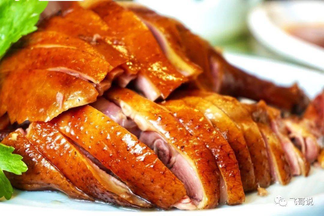 每只鸭子的选材也很有讲究,鸭肉吃起来鲜嫩,肉质紧实,特别的新鲜,因为