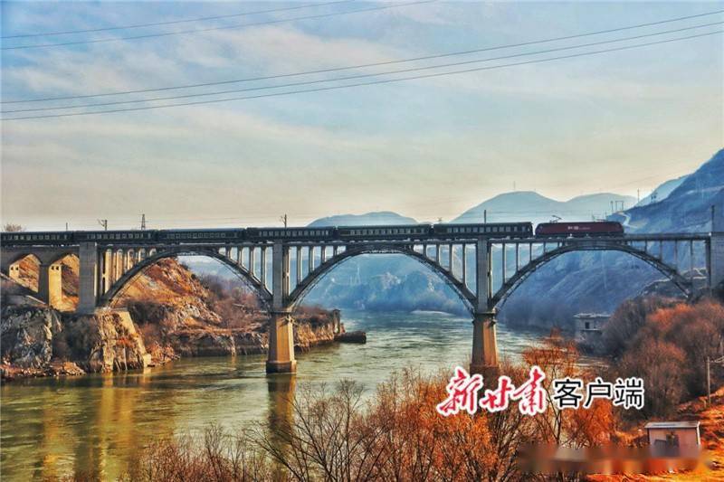 「新春走基层」甘肃兰州：守护黄河大桥的“蜘蛛侠”_检查