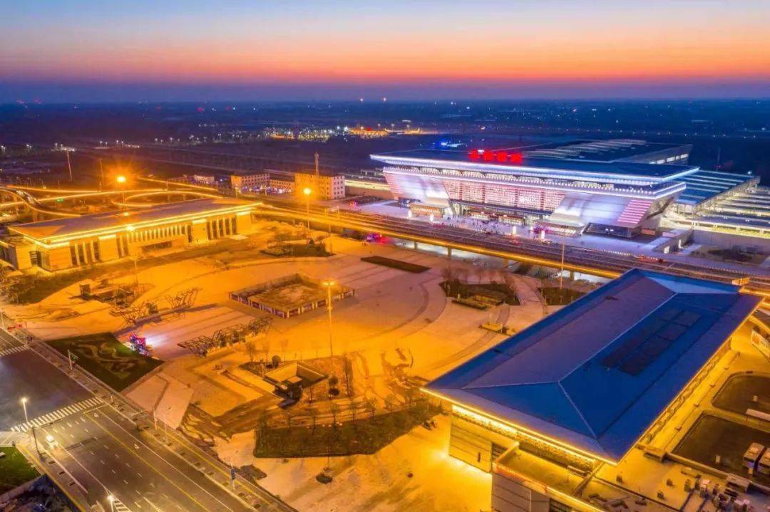 太震撼阜阳高铁西站站前广场正式启用