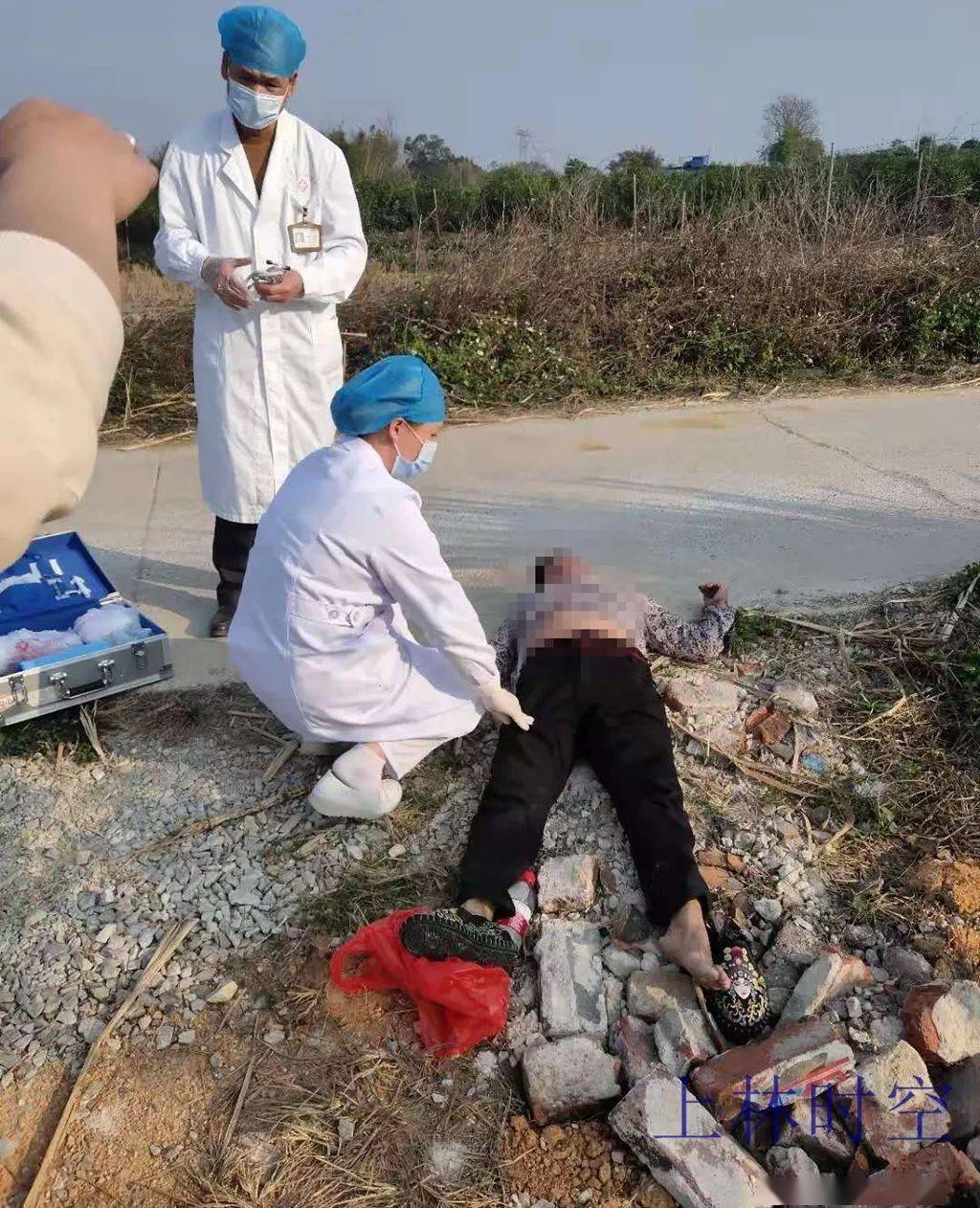 上林白圩一老人晕倒在路边,一动不动,结果.(上林时空)