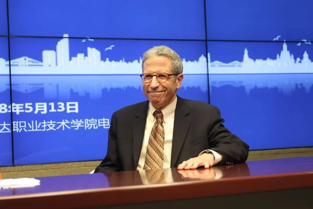 克拉克国际导师:加拿大维多利亚前市长迪恩·福廷国际导师:加拿大皇家