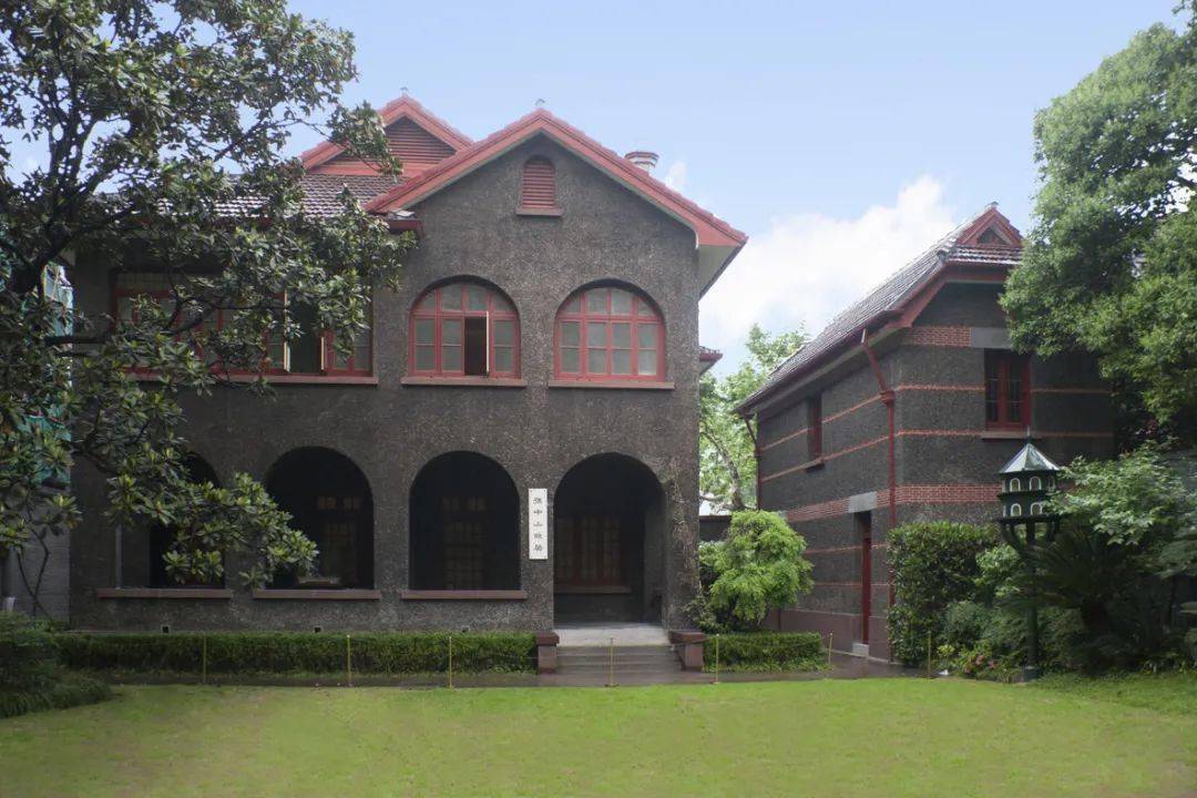 香山路7号孙中山旧居← 孙中山和宋庆龄在沪合影复兴公园街区特殊