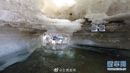 甘肃肃南：春来冰河“两重天”