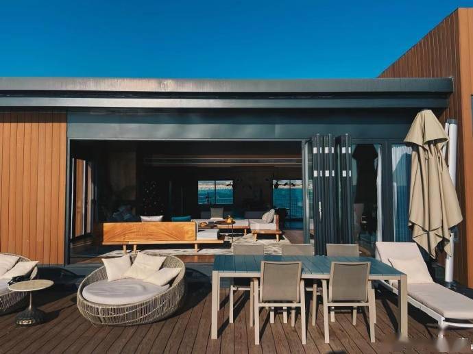 8000元一晚的中国首家海上漂浮酒店被拖走了涉非法占用海域