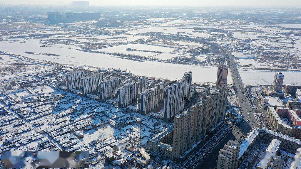 哈尔滨：俯瞰冬日呼兰河畔呼兰区 一片银装素裹景致秀美