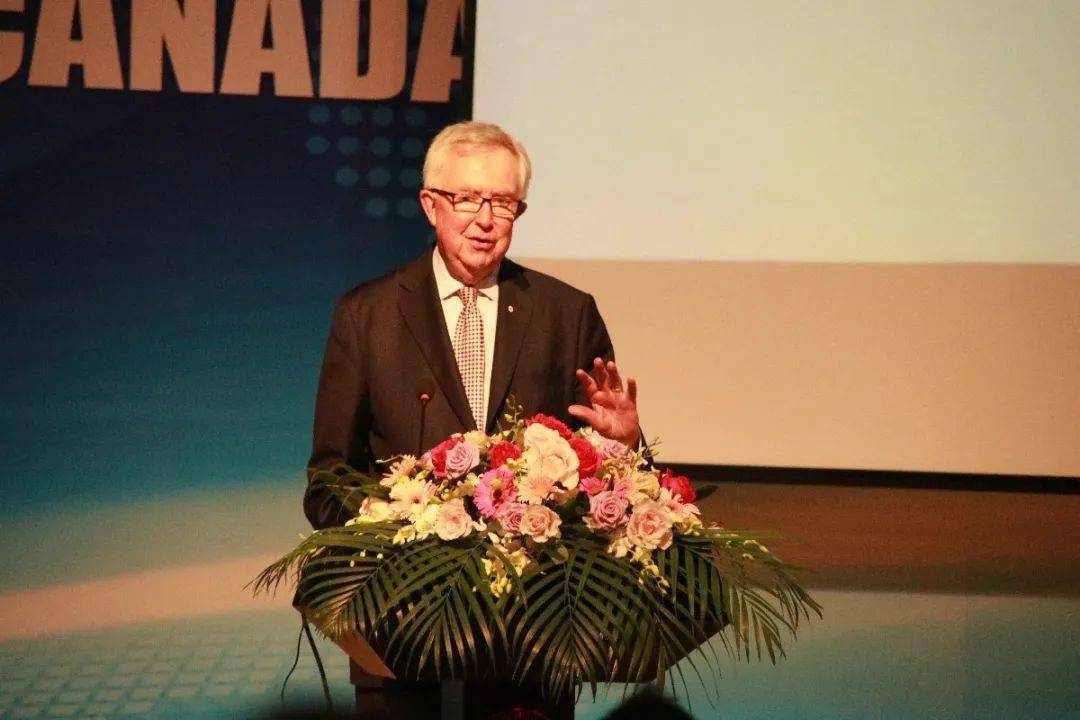 克拉克国际导师:加拿大维多利亚前市长迪恩·福廷国际导师:加拿大皇家