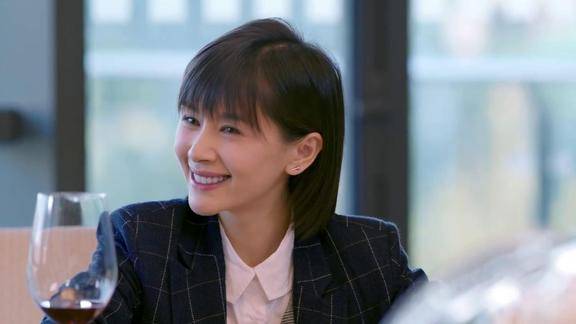 欢乐颂:曲筱绡谈生意,搬出安迪来撑场面,瞬间让众人刮目相看!
