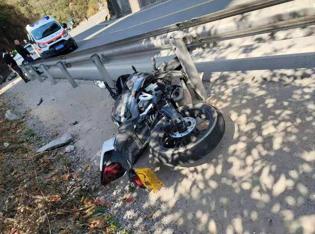 事故造成车手受伤,经医院抢救无效于2月23日死亡.