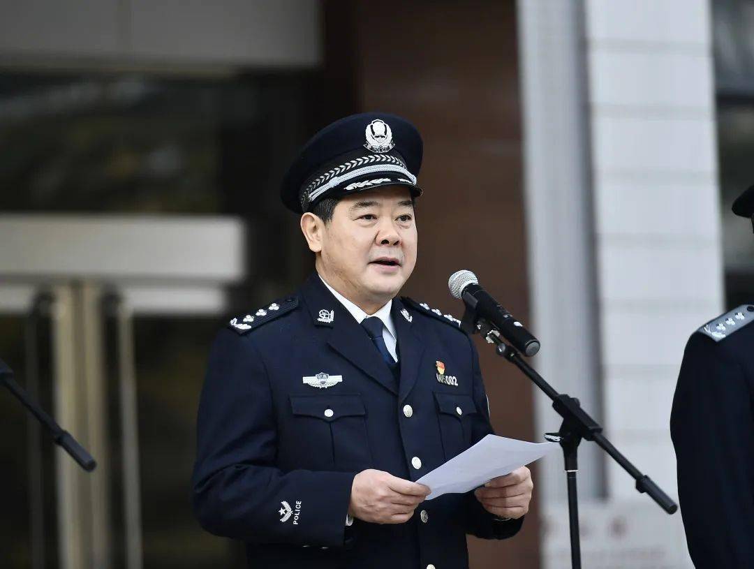 校党委书记陈定武作开学动员讲话升国旗仪仗队护卫国旗入场学校隆重