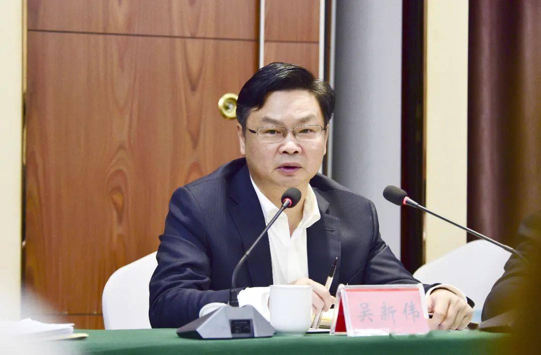 聚焦两会吴新伟参加人大分团审议