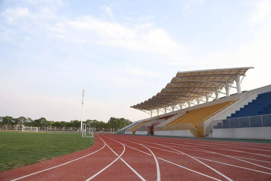 四中襄阳四中是省级示范学校,中国百强名校,被誉为古城襄阳璀璨明珠