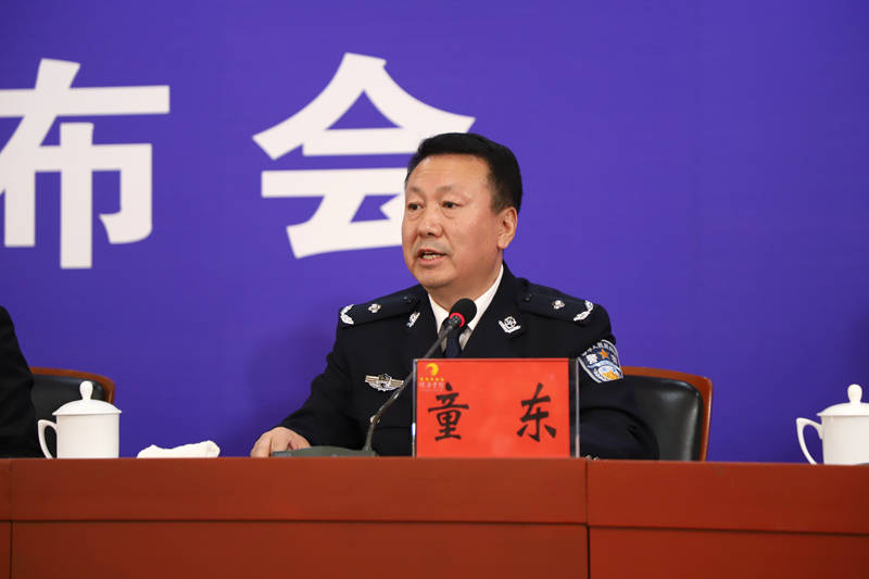 固原市副市长,公安局局长童东通报了"赵维东案"侦办情况;吴忠市副市长