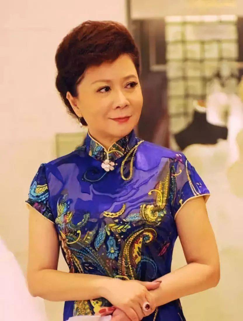 迎元宵,她们穿着最美旗袍!