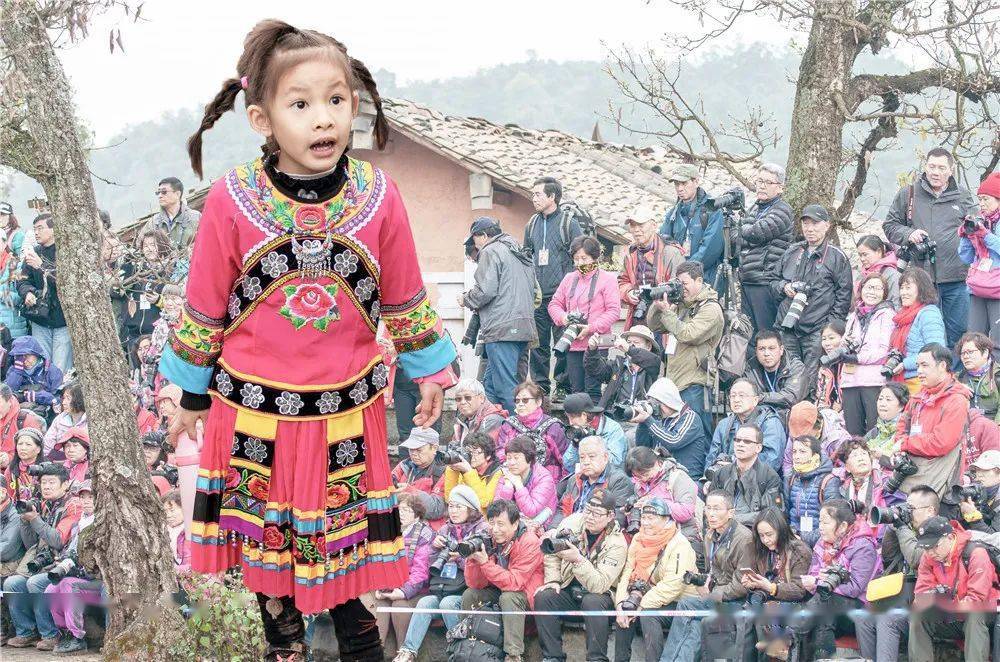 街拍纪实津门网江新华亲历弥勒阿细祭火节