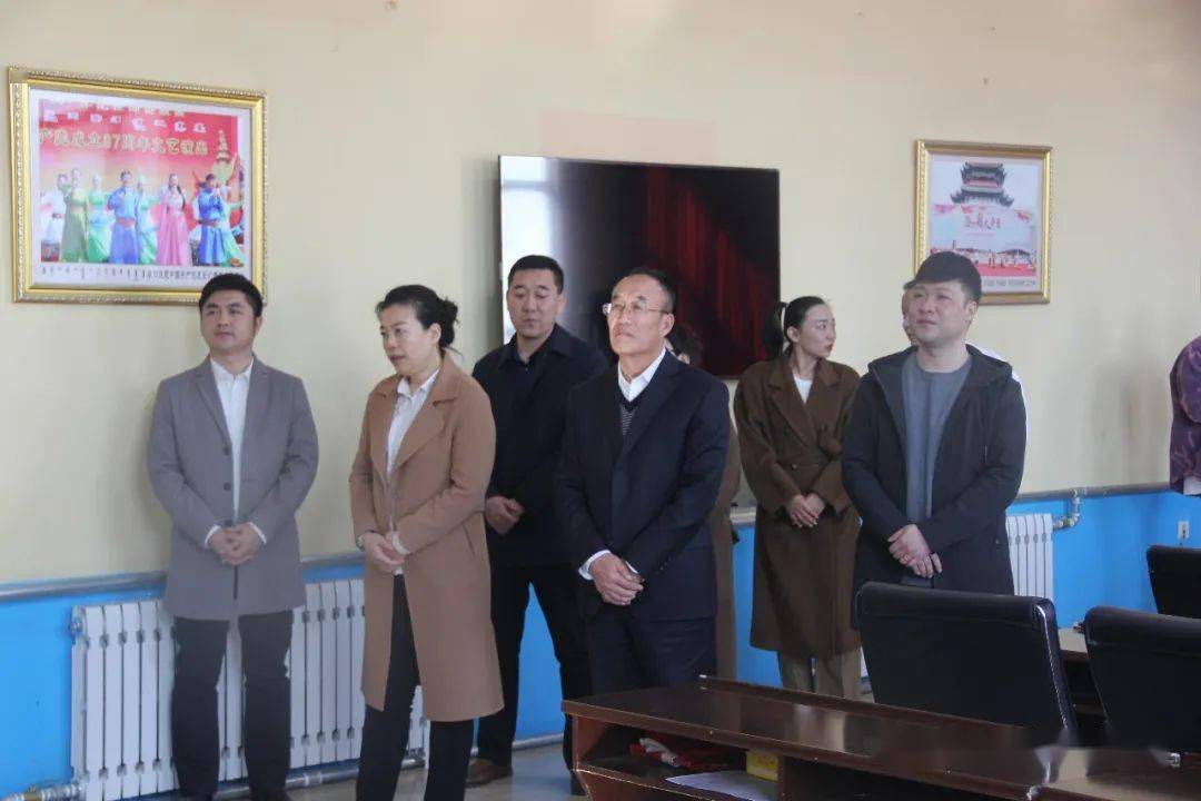 旗委常委,宣传部长郑珺一行视察调研乌兰牧骑工作