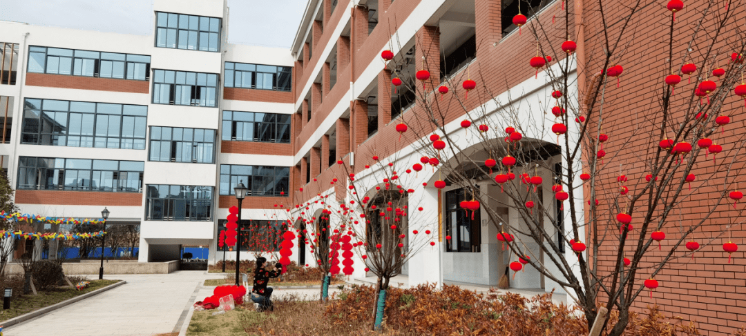 老湄池中学这块地造了新建筑接下来还要有大变化