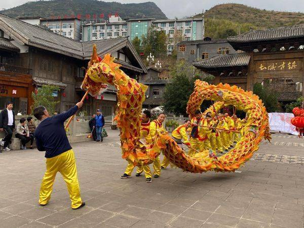 欢天喜地闹元宵 土城巡游共狂欢