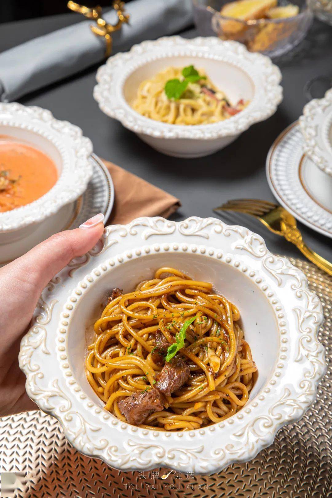 德国皇室传承的路德维希皇家花园空降福州这家全时段西餐新贵贩卖浪漫