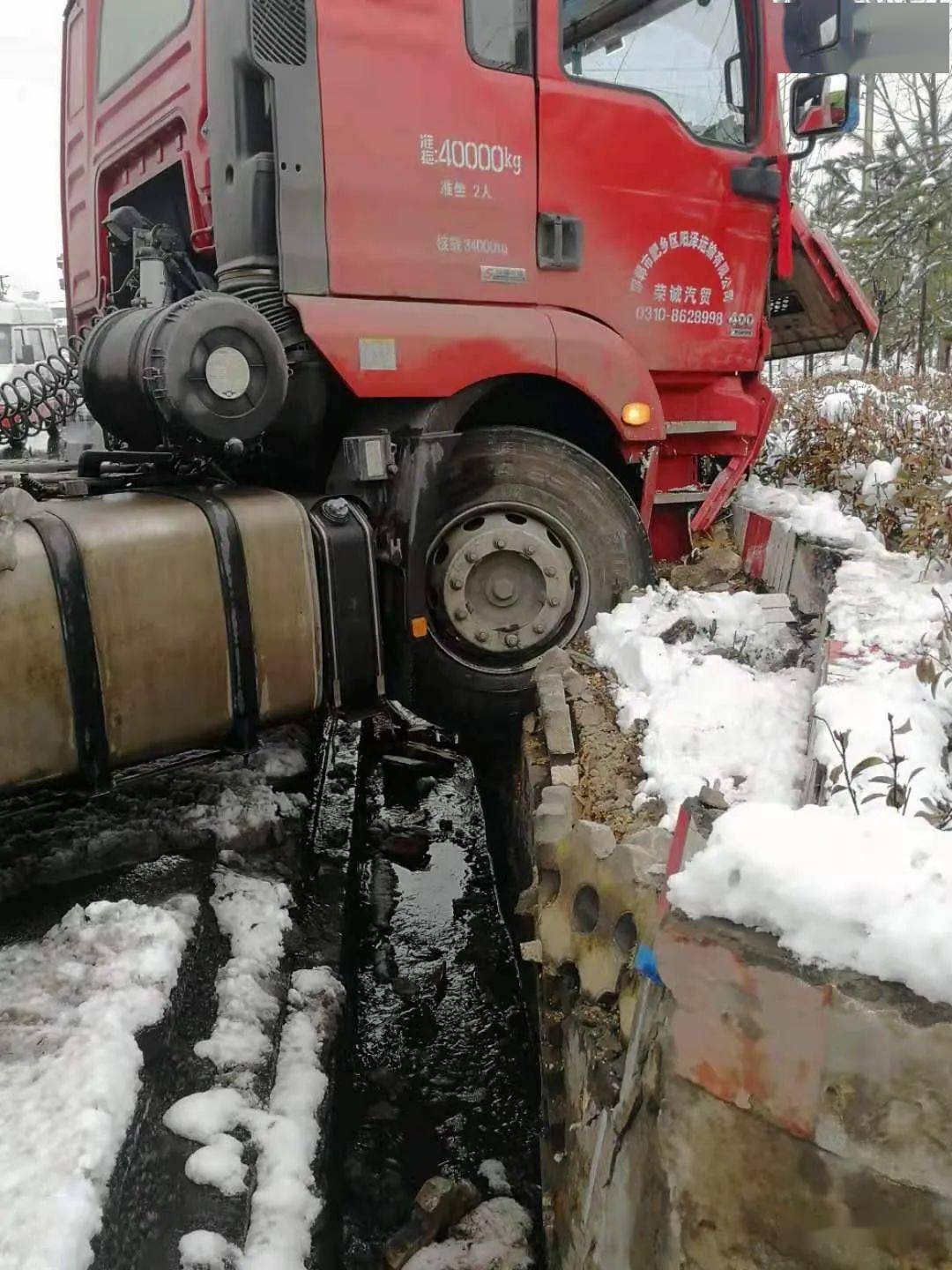 雪天货车事故图片大全图片