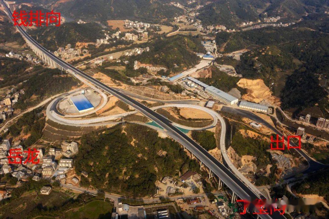 壮观罗信高速白石出口8字型互通