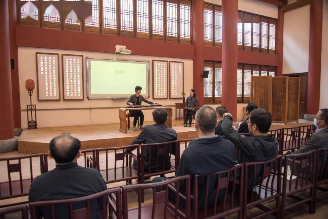 宣傳部長賴武平,副縣長陳貴芬等一行人蒞臨龍人古琴文化村進行調研