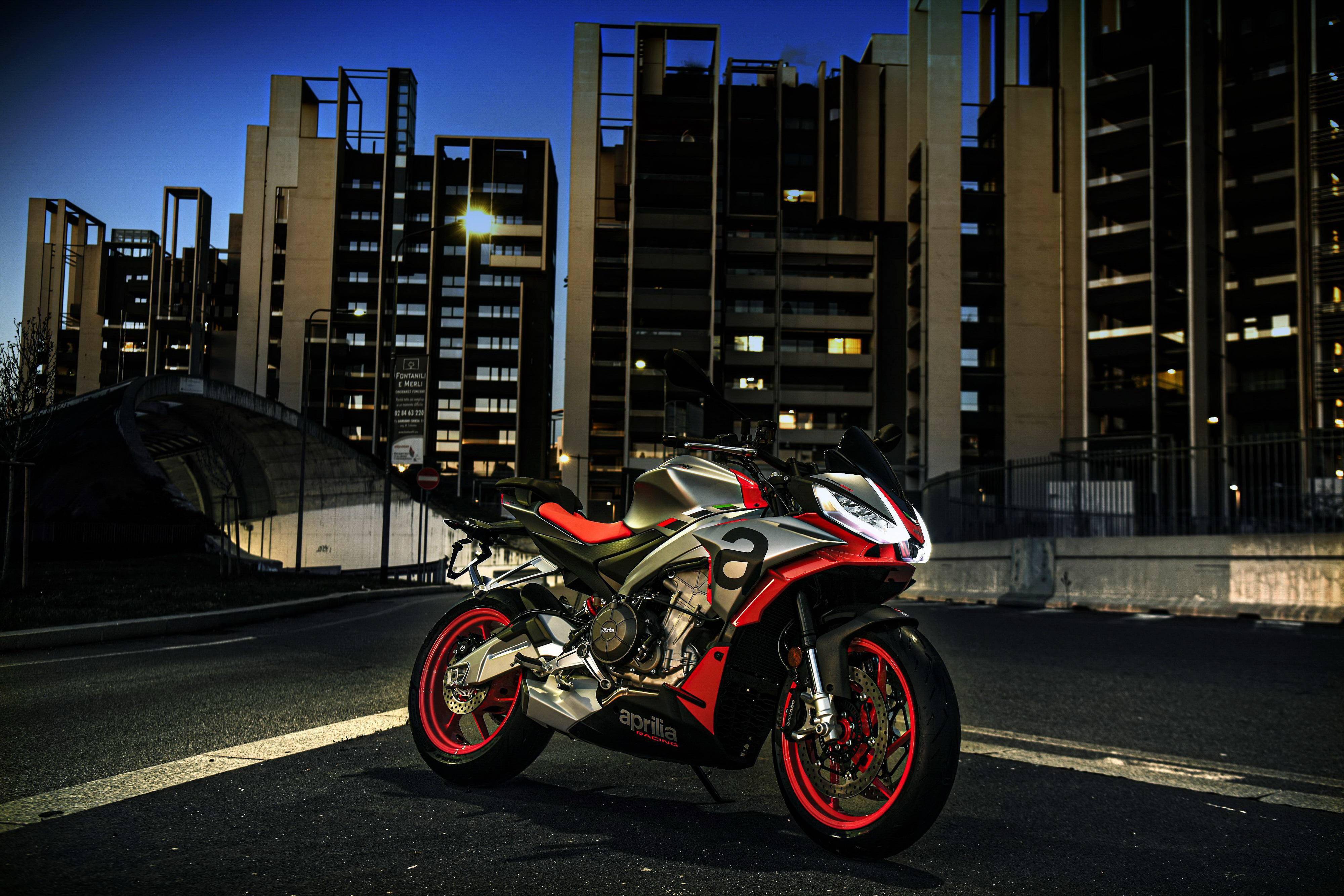 图集阿普利亚tuono660户外特写