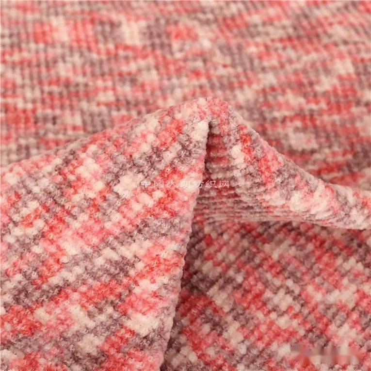 段染雪尼尔段染菊花纱段彩纱一般是由2种颜色或多种颜色组合的纱,它是