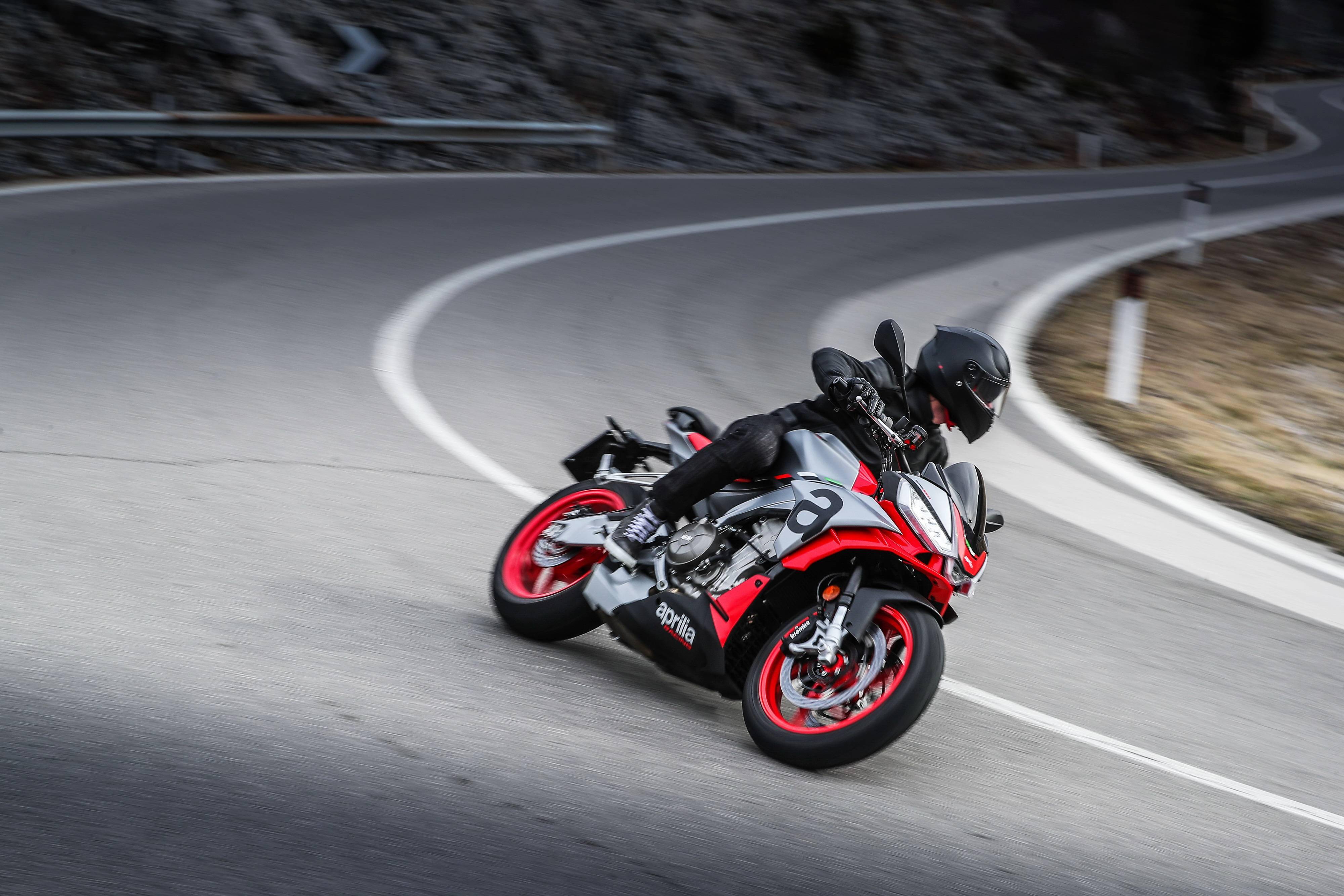 图集阿普利亚tuono660户外特写