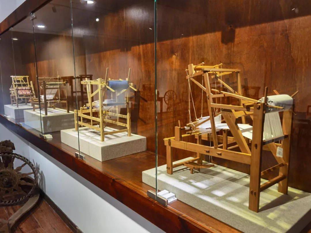 走进金泽工艺社,装修成石库门弄堂的海派建筑首先映入眼帘.