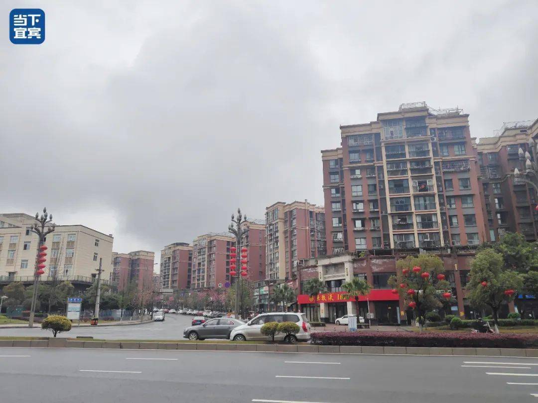 而挨得最近邦泰公馆,经典华悦府,和都国际等小区,在其开业前大概一