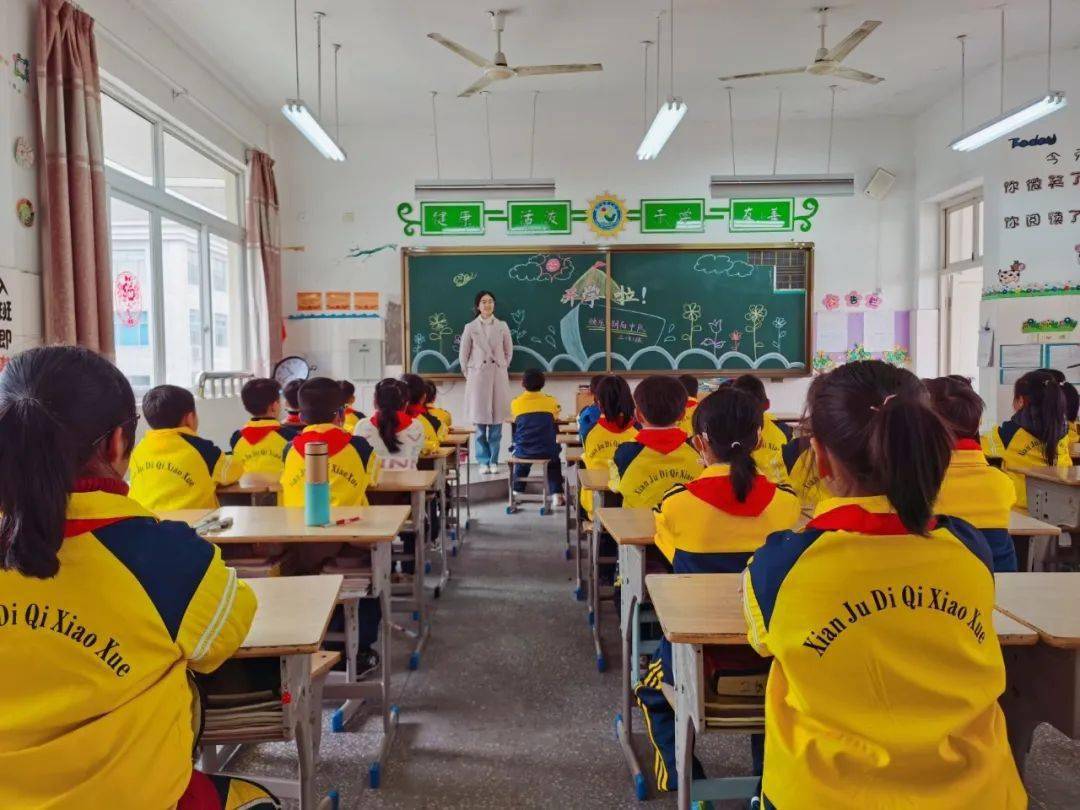校园生活开始了,仙居县第七小学的同学们脚步依旧执着,要走的路,要做
