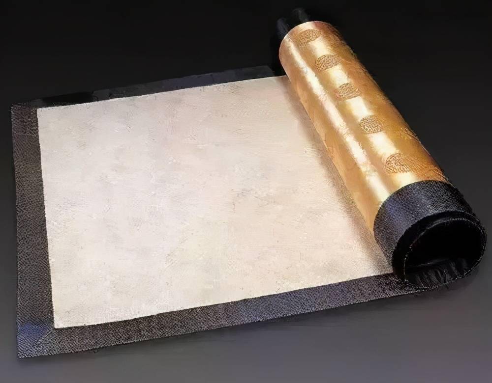 故宫清理出一张破凉席擦拭干净后专家狂喜至少两千万