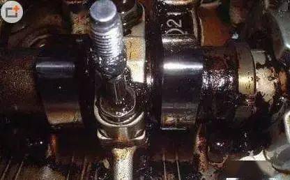 汽车发动机怎么换机油 82a86f21515f42da8a9eb9ed9e300e2b.jpeg