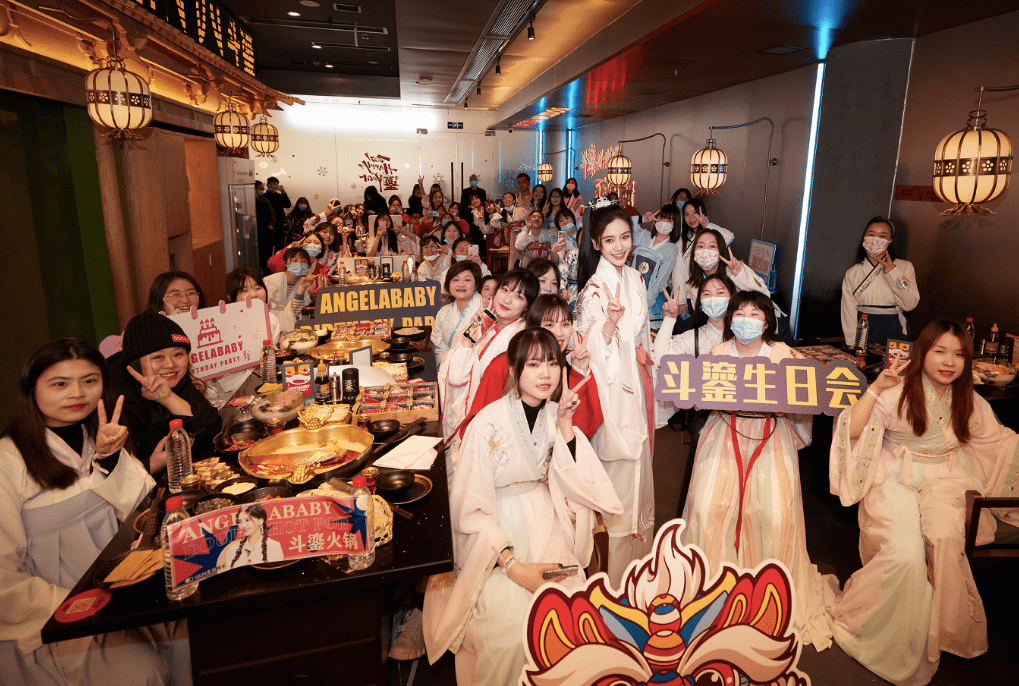 angelababy在成都开了一家火锅店吃完之后很想成为她的粉丝