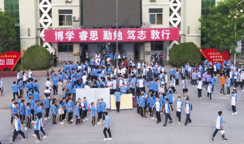 遏制县域高中衰落 民进中央建议振兴 严禁超级中学跨区招生 教育