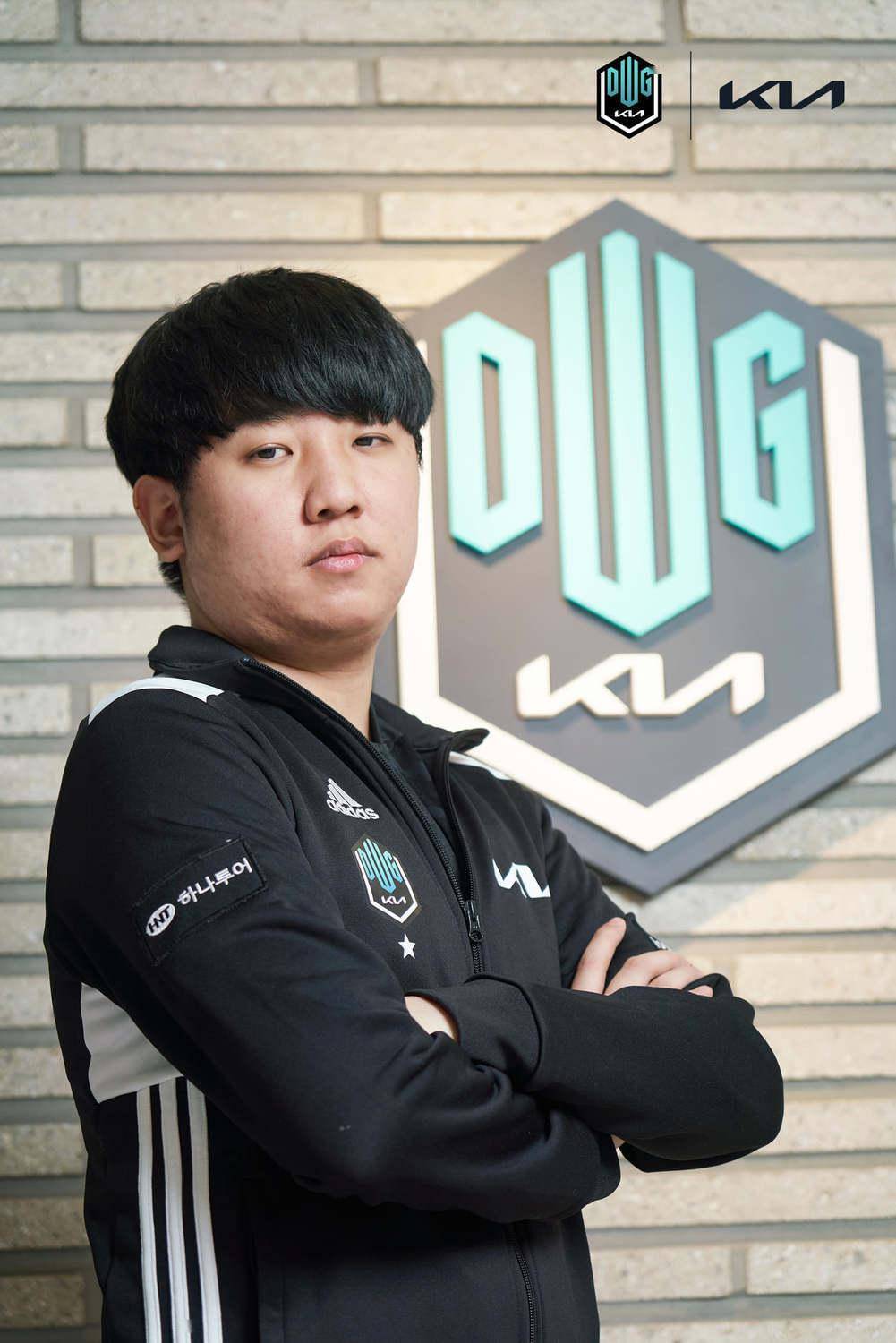 lck官方26日宣布,dk上路选手khan因为在2月5日在单排时对他人施以轻微