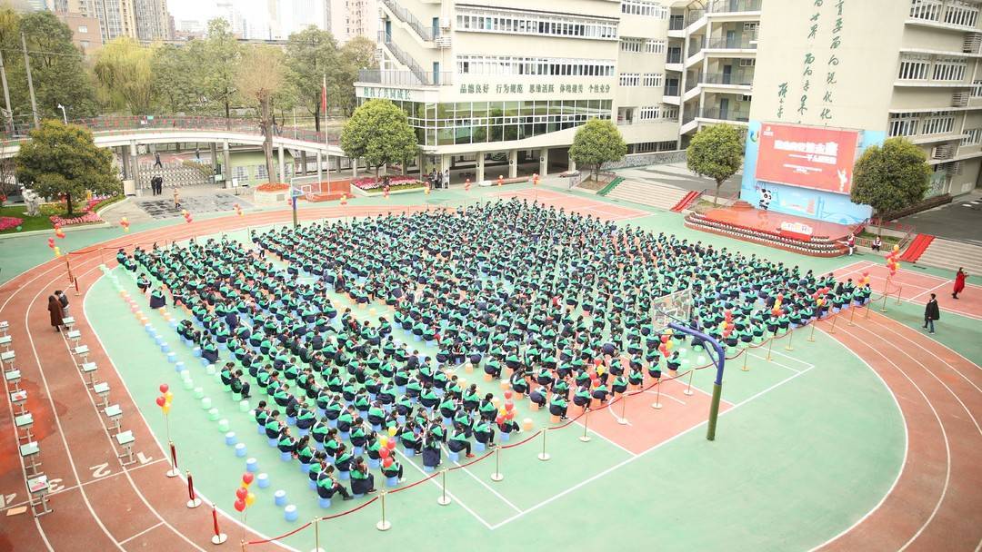 利邦中心小学人口_人口老龄化图片(3)