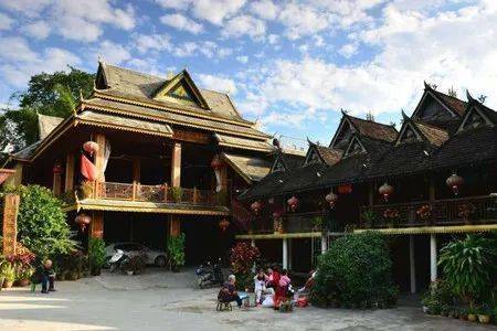 旅游大巴出租行业:一场说走就走的旅行