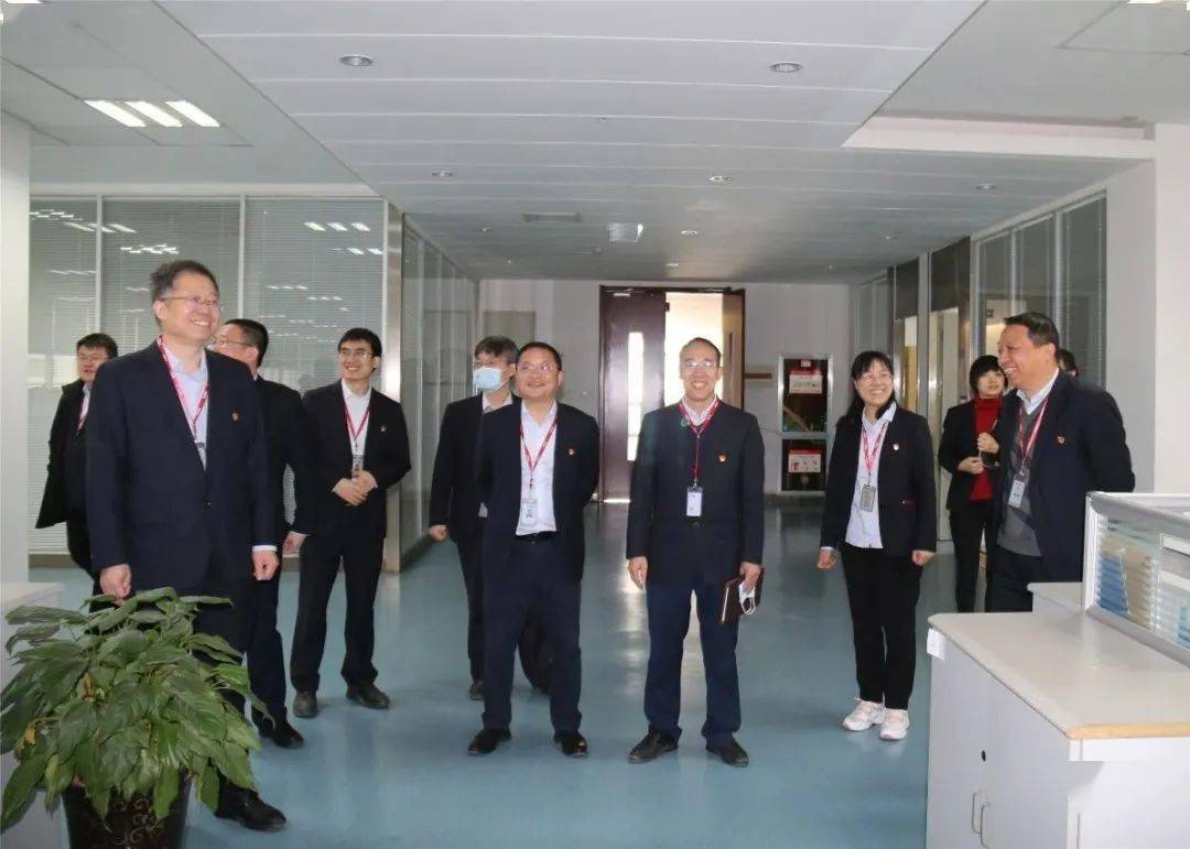 王彬,副总经理党委副书记张红卫为捷力大厦各单位员工送来开工祝福西