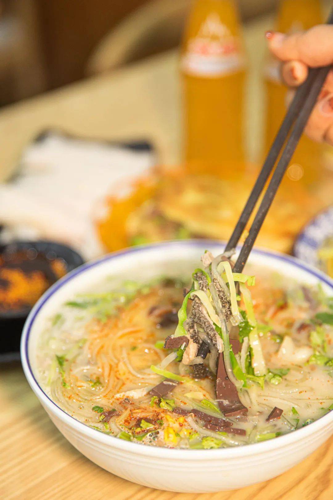 忒鲜!从绥德开到翠华路的羊杂碎,一口就上头